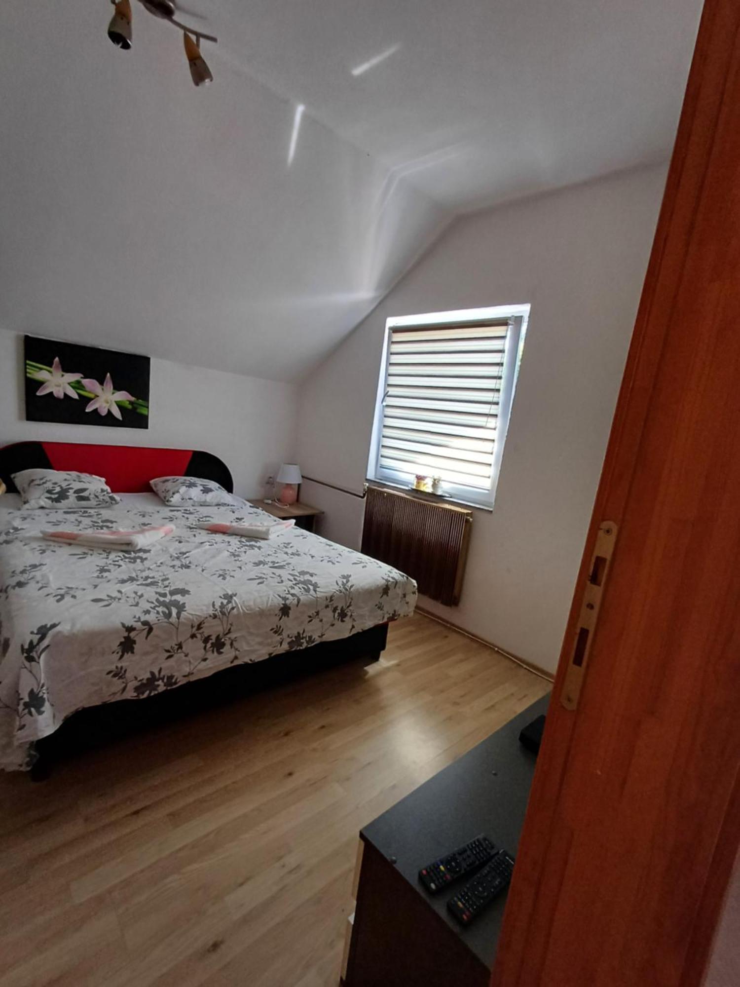 Apartman Denis Una Luzine Екстер'єр фото